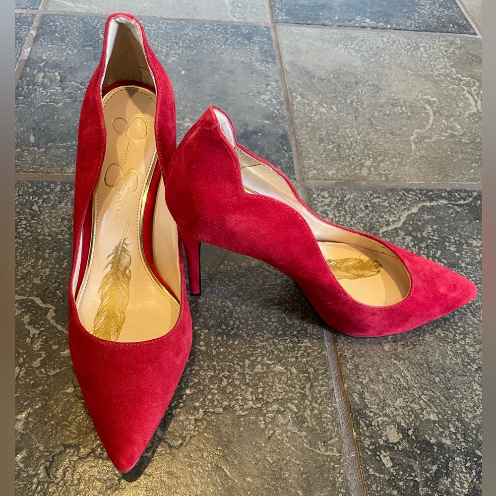 Jessica Simpson Red Scalloped Closed Toe Heels
